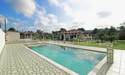 CASA à venda com piscina e 2 quartos em Peruíbe, no bairro Bananal