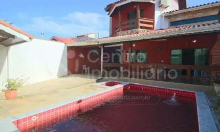 CASA à venda com piscina e 4 quartos em Peruíbe, no bairro Balneário Casa Blanca