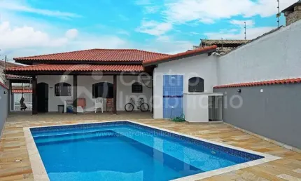 CASA à venda com piscina e 3 quartos em Peruíbe, no bairro Cidade Nova Peruíbe