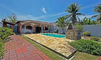 CASA à venda com piscina e 3 quartos em Peruíbe, no bairro Parque Balneario Oasis
