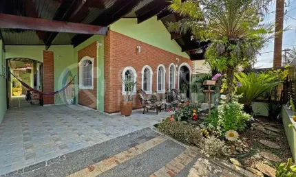 CASA à venda com 3 quartos em Peruíbe, no bairro Jardim Três Marias