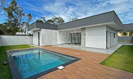 CASA à venda com piscina e 3 quartos em Peruíbe, no bairro Jardim Sao Luiz
