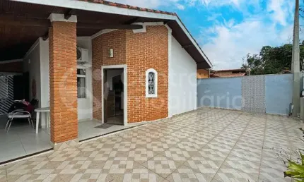 CASA à venda com 3 quartos em Peruíbe, no bairro Balneario Sao Joao Batista