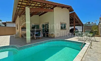 CASA à venda com piscina e 3 quartos em Peruíbe, no bairro Jardim Beira Mar
