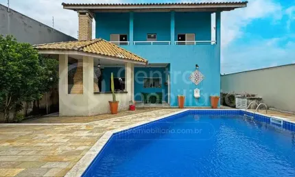 CASA à venda com piscina e 4 quartos em Peruíbe, no bairro Balneario Arpoador