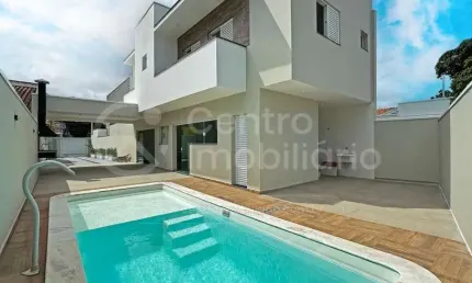 CASA à venda com piscina e 3 quartos em Peruíbe, no bairro Centro