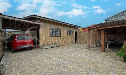CASA à venda com 2 quartos em Peruíbe, no bairro Vila Romar