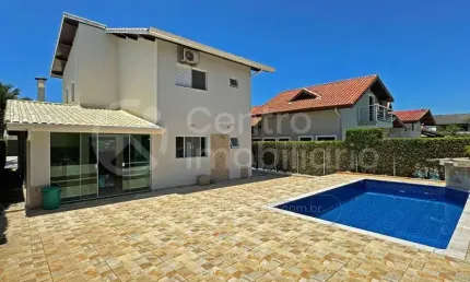 CASA à venda com piscina e 3 quartos em Peruíbe, no bairro Bougainvillee II