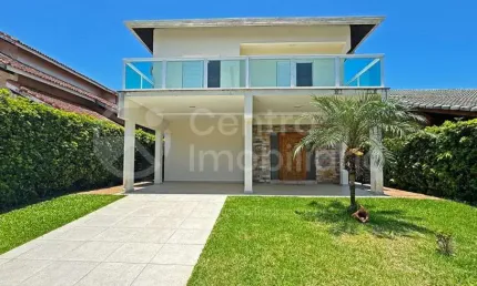 CASA à venda com piscina e 3 quartos em Peruíbe, no bairro Bougainvillee II