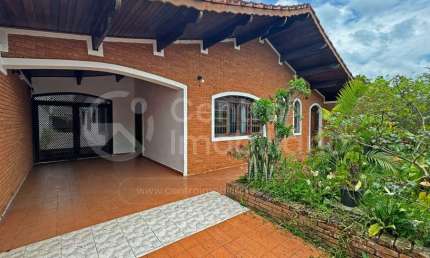 CASA à venda com 3 quartos em Peruíbe, no bairro Jardim Brasil