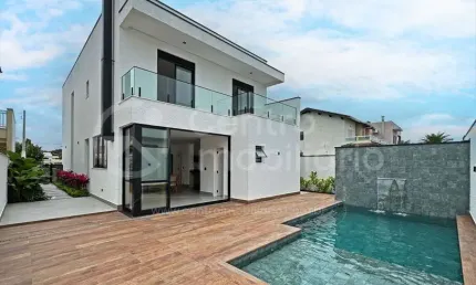 CASA à venda com piscina e 3 quartos em Peruíbe, no bairro Bougainvillee IV