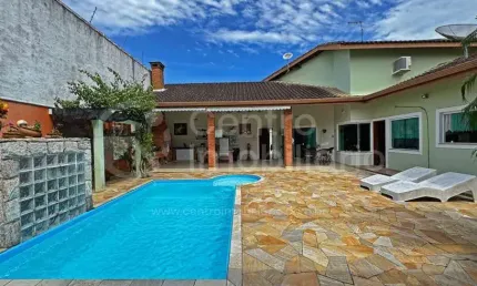 CASA à venda com piscina e 3 quartos em Peruíbe, no bairro Cidade Nova Peruíbe