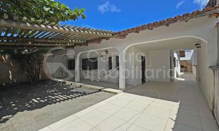 CASA à venda com 3 quartos em Peruíbe, no bairro Balneario Josedy