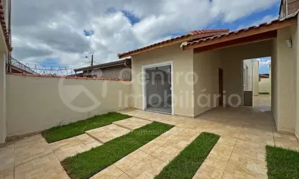 CASA à venda com 3 quartos em Peruíbe, no bairro Balneario Sao Joao Batista