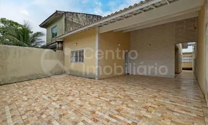 CASA à venda com 2 quartos em Peruíbe, no bairro Belmira Novaes