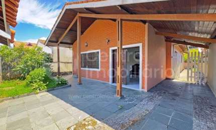 CASA à venda com 3 quartos em Peruíbe, no bairro Jardim Ribamar