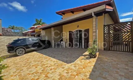 CASA à venda com 3 quartos em Peruíbe, no bairro Jardim Três Marias