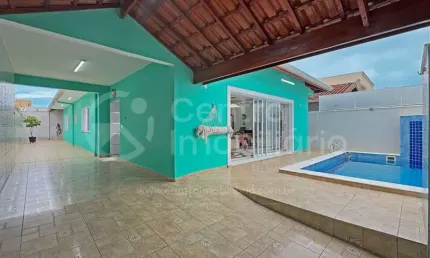 CASA à venda com piscina e 3 quartos em Peruíbe, no bairro Balneario Arpoador