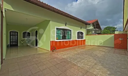 CASA à venda com 3 quartos em Peruíbe, no bairro Stella Maris