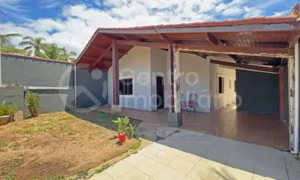 CASA à venda com 3 quartos em Peruíbe, no bairro Balneario Sao Joao Batista