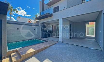 CASA à venda com piscina e 3 quartos em Peruíbe, no bairro Jardim Ribamar