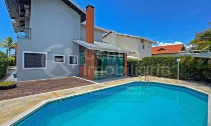 CASA à venda com piscina e 3 quartos em Peruíbe, no bairro Bougainvillee II