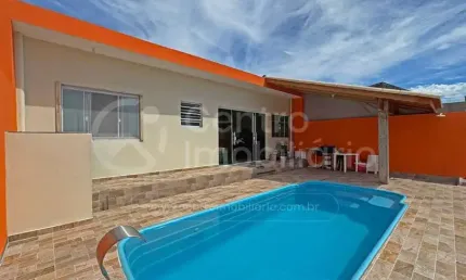 CASA à venda com piscina e 1 quartos em Peruíbe, no bairro Jardim Três Marias