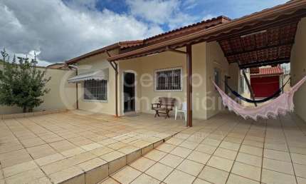CASA à venda com 3 quartos em Peruíbe, no bairro Balneario Arpoador