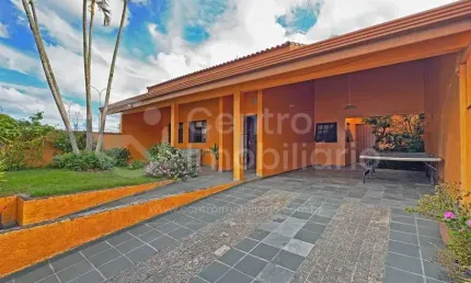 CASA à venda com piscina e 3 quartos em Peruíbe, no bairro Jardim Ribamar