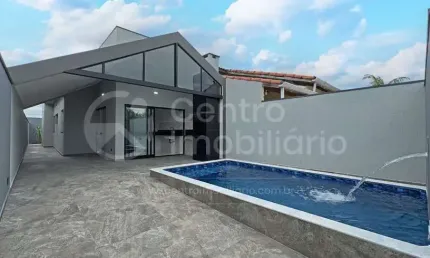 CASA à venda com piscina e 2 quartos em Peruíbe, no bairro Parque D Aville