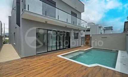 Casa à venda com piscina e 4 quartos em peruíbe, no bairro bougainvillee iv