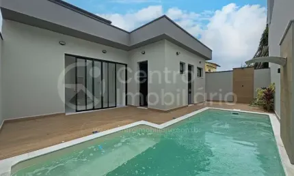 CASA à venda com piscina e 3 quartos em Peruíbe, no bairro Jardim Três Marias