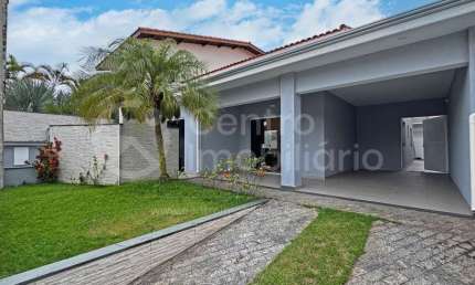 CASA à venda com 3 quartos em Peruíbe, no bairro Parque Balneario Oasis