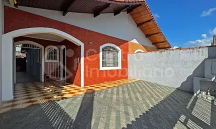CASA à venda com 3 quartos em Peruíbe, no bairro Balneario Sao Joao Batista