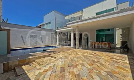 CASA à venda com piscina e 3 quartos em Peruíbe, no bairro Parque Balneario Oasis
