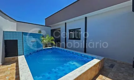 CASA à venda com piscina e 2 quartos em Peruíbe, no bairro Flora Rica