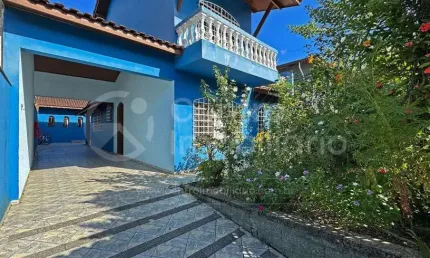 CASA à venda com 3 quartos em Peruíbe, no bairro Centro