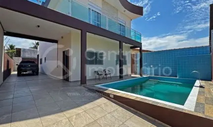 Casa à venda com piscina e 3 quartos em peruíbe, no bairro balneario arpoador