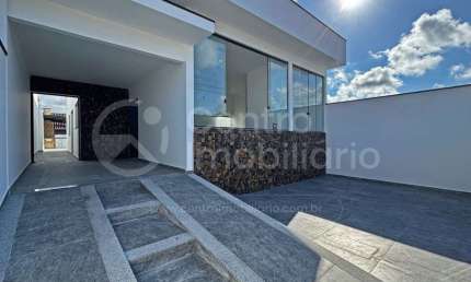 CASA à venda com piscina e 3 quartos em Peruíbe, no bairro Balneario Sambura