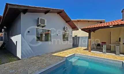 CASA à venda com piscina e 3 quartos em Peruíbe, no bairro Estancia Sao Jose