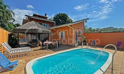 CASA à venda com piscina e 8 quartos em Peruíbe, no bairro Quinta do Guarau