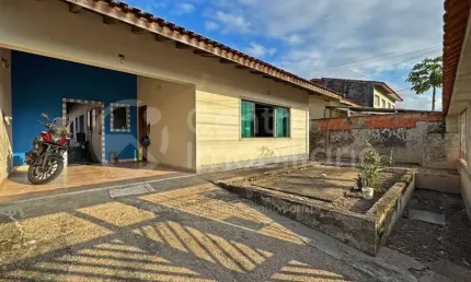 CASA à venda com 3 quartos em Peruíbe, no bairro Balneario Sao Joao Batista