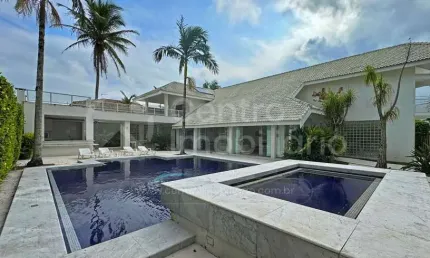 CASA à venda com piscina e 4 quartos em Peruíbe, no bairro Bougainvillee I