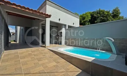 CASA à venda com piscina e 2 quartos em Peruíbe, no bairro Parque Balneario Oasis