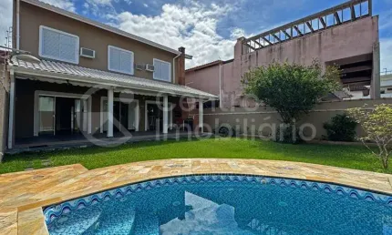 CASA à venda com piscina e 3 quartos em Peruíbe, no bairro Jardim Ribamar