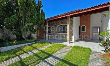 CASA à venda com 3 quartos em Peruíbe, no bairro Parque Balneario Oasis