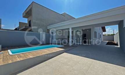 CASA à venda com piscina e 3 quartos em Peruíbe, no bairro Estancia Sao Jose