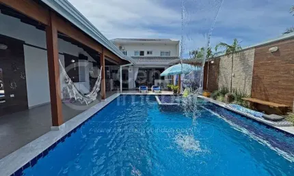 CASA à venda com piscina e 3 quartos em Peruíbe, no bairro Parque Balneario Oasis