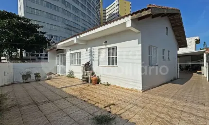 CASA à venda com 2 quartos em Peruíbe, no bairro Centro
