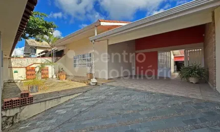 CASA à venda com 4 quartos em Peruíbe, no bairro Balneario Florida